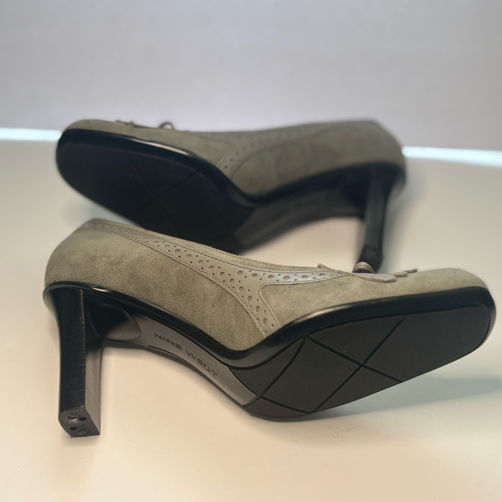 Nine West Grey Leather Suede Heels with Bow and Fringe - Picture 4 of 6